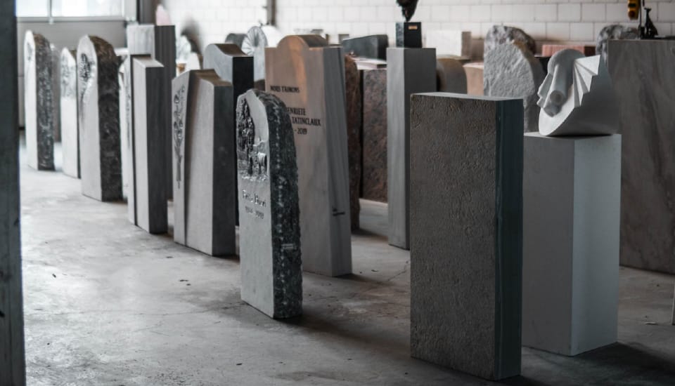 Grabsteine Schweiz: Diese Art von Grabsteinen gibt es